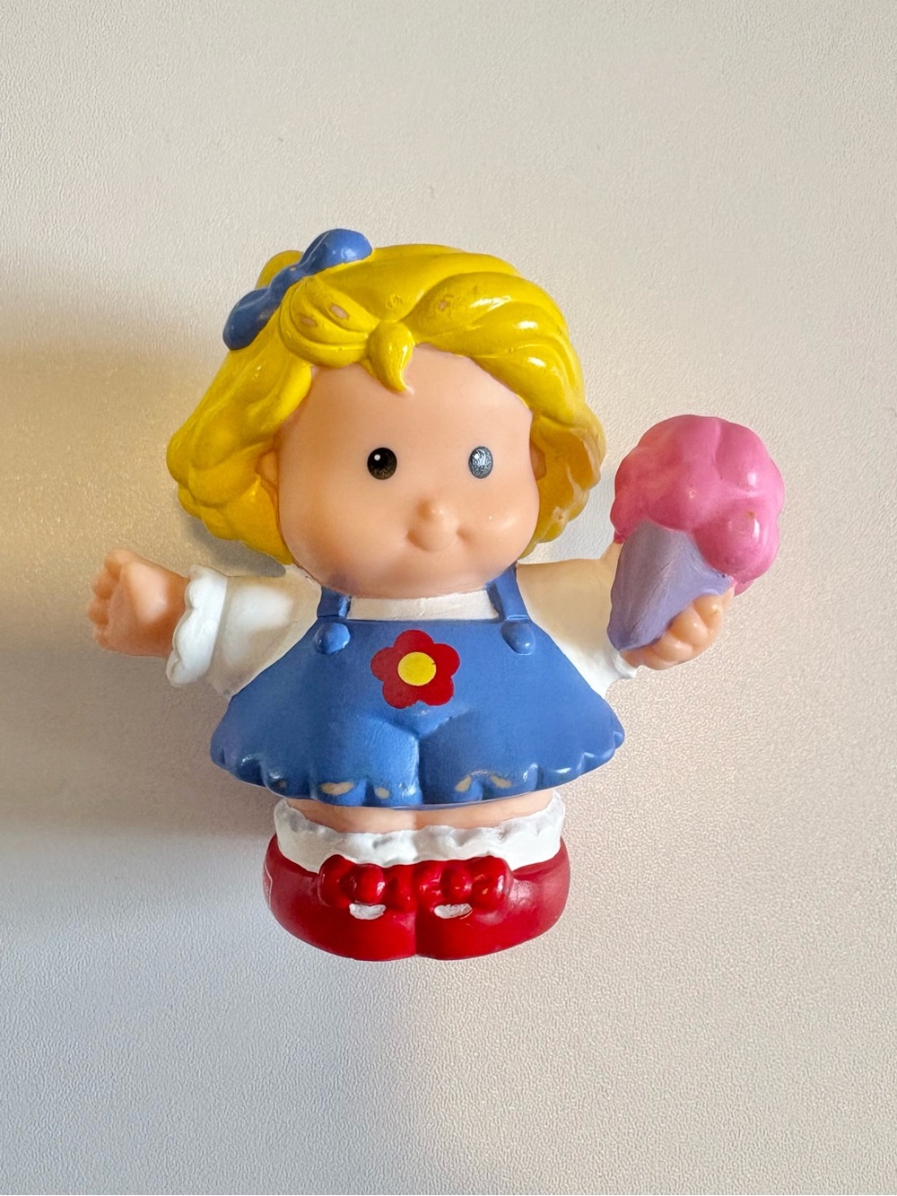⭐️ Fisher Price Little People Sarah Lynn w/ Ice Cream Vintage Figure